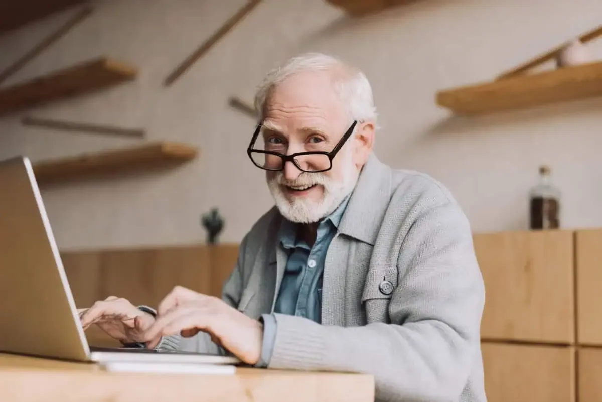 A homeowner scheduling a closing date on a laptop